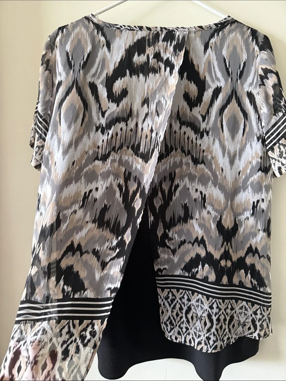 EUC Dana Buchman Double-Layer Printed Top - Picture 7 of 7